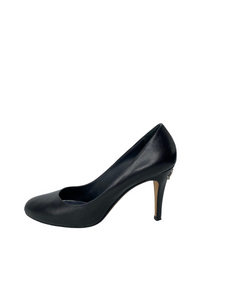 Chanel Leather Round Toe Pumps. Size 39 – Chic To Chic Consignment